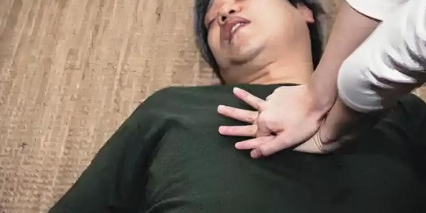 MK体育app下载-心源性猝死的人越来越多？医生强调：宁可喝茶水，建议也别做5事