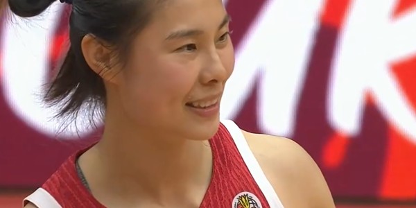 MK体育-中国女篮晋级26年世界杯！王思雨笑得很开心，不断与张子宇互动