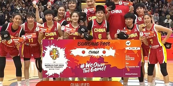 MK体育-中国女篮晋级26年世界杯！王思雨笑得很开心，不断与张子宇互动